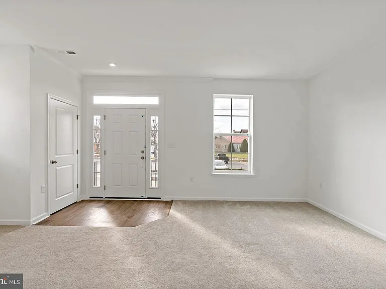 646 Hemsworth Ln — Photo 29