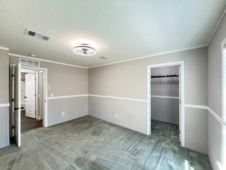 55 Oak Ave — Photo 43