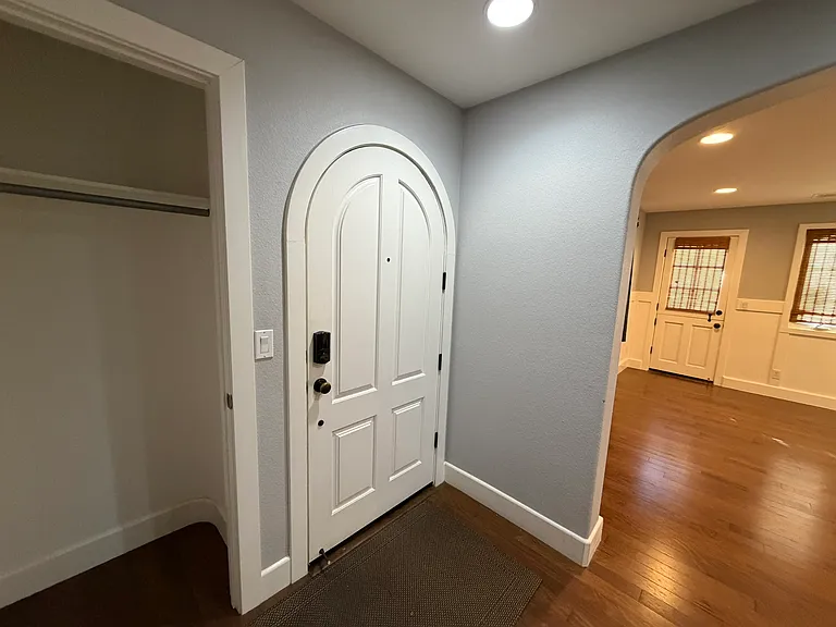 1179 Campbell Ave — Photo 2