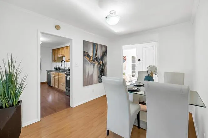 389 Lastreto Ave — Photo 8