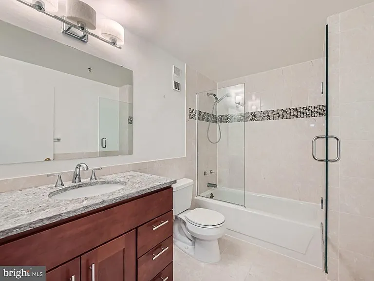 250 President St #404 — Photo 11