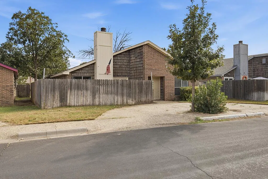 2 bed, 2.0 bath, 1454 sqft, $2,000 — Photo 3