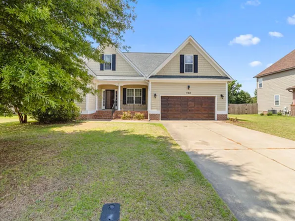 720 Camwheel Dr, Hope Mills, NC 28348