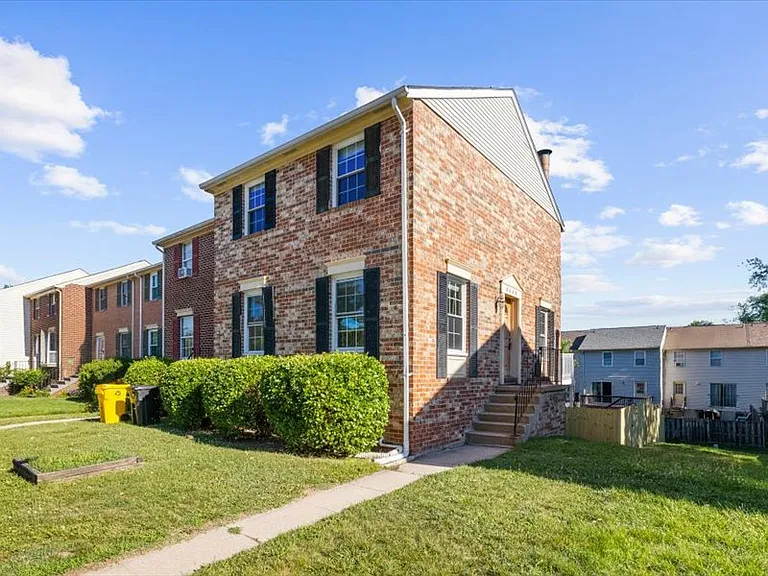 8638 Gambier Hbr — Photo 2