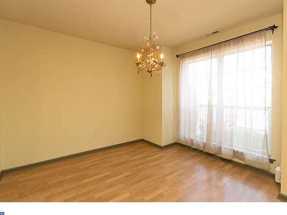 3rd image of 2 Fair Oaks Ct
