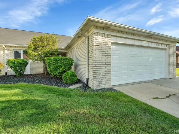 38538 Sycamore Meadow Dr, Clinton Township, MI 48036