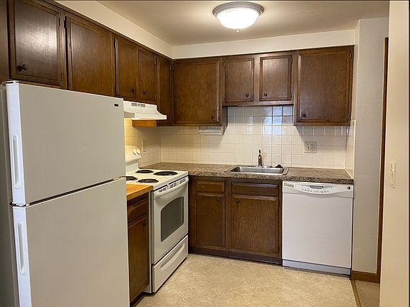 4th image of 425 Saint Lawrence Ave