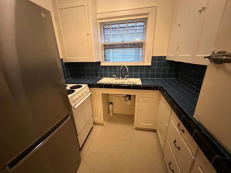 1223 Ferry St #1 — Photo 7
