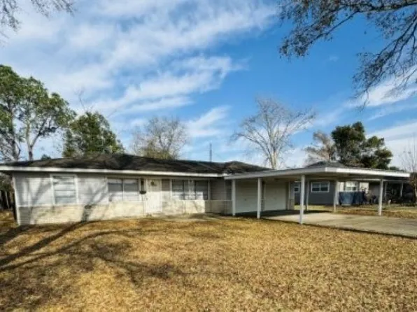 5569 Sonnier Ln, Groves, TX 77619