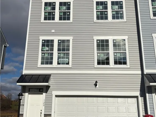 128 Affinity Dr, Harmony, PA 16037