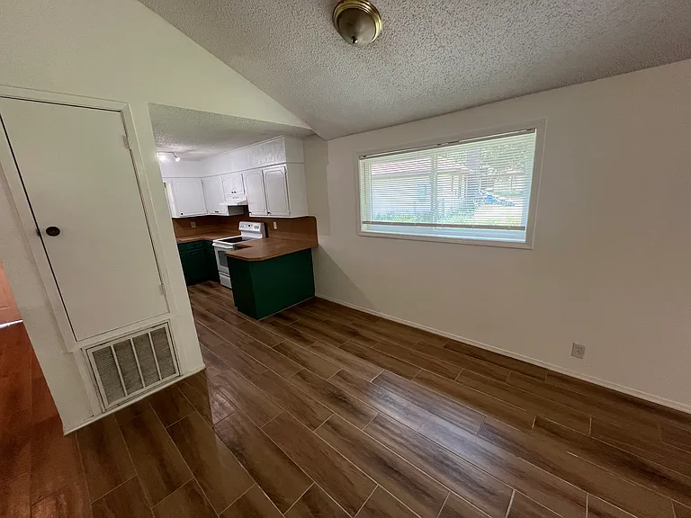 38 Colonial Dr #B — Photo 5