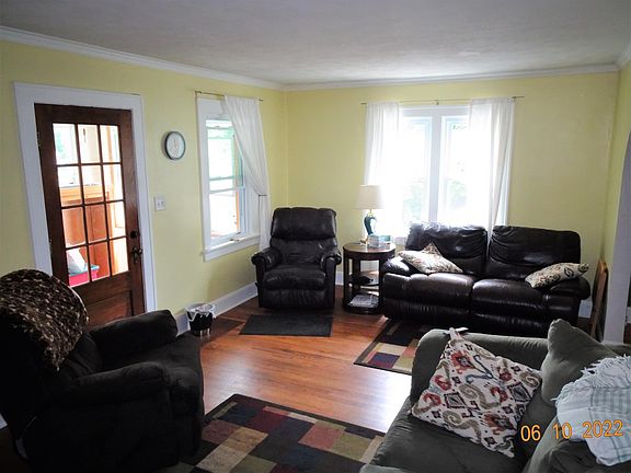 2nd image of 810 W 26th St
