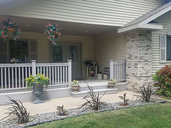 3rd image of 1104 Viking Dr