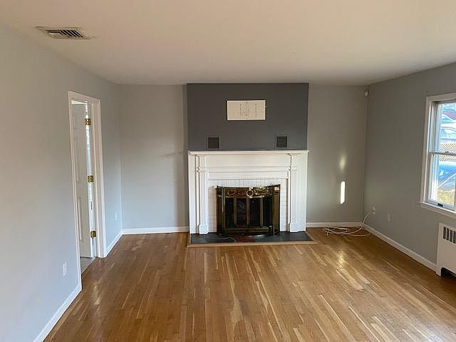 1st image of 16 Ann Ln #1
