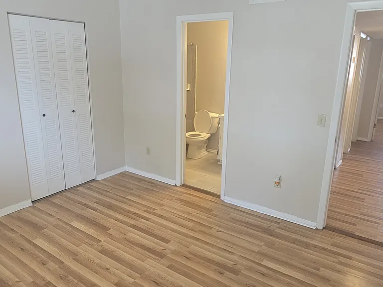 367 W Rosewood Ln — Photo 2