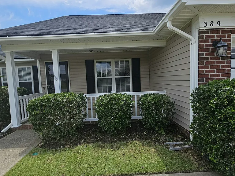 389 Ivywood Ln — Photo 2