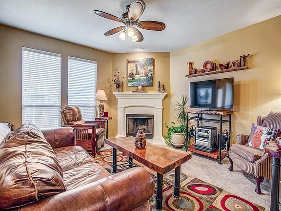 5th image of 2909 Maple Creek Dr