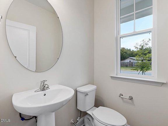 2nd image of 605 Hipwood Dr