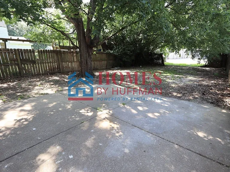 1321 E Indiana St — Photo 13