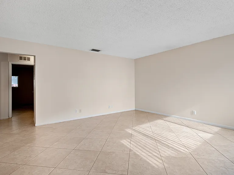 1106 NE 16th Ct #2 — Photo 10