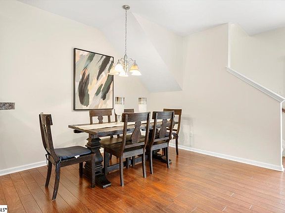 4th image of 118 Pine Walk Dr