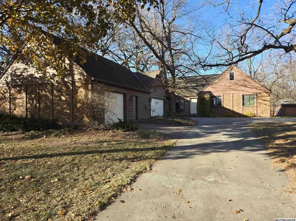 922 N Carolina Ave, Mason City, IA 50401