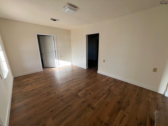 2nd image of 1035 Louise Ln