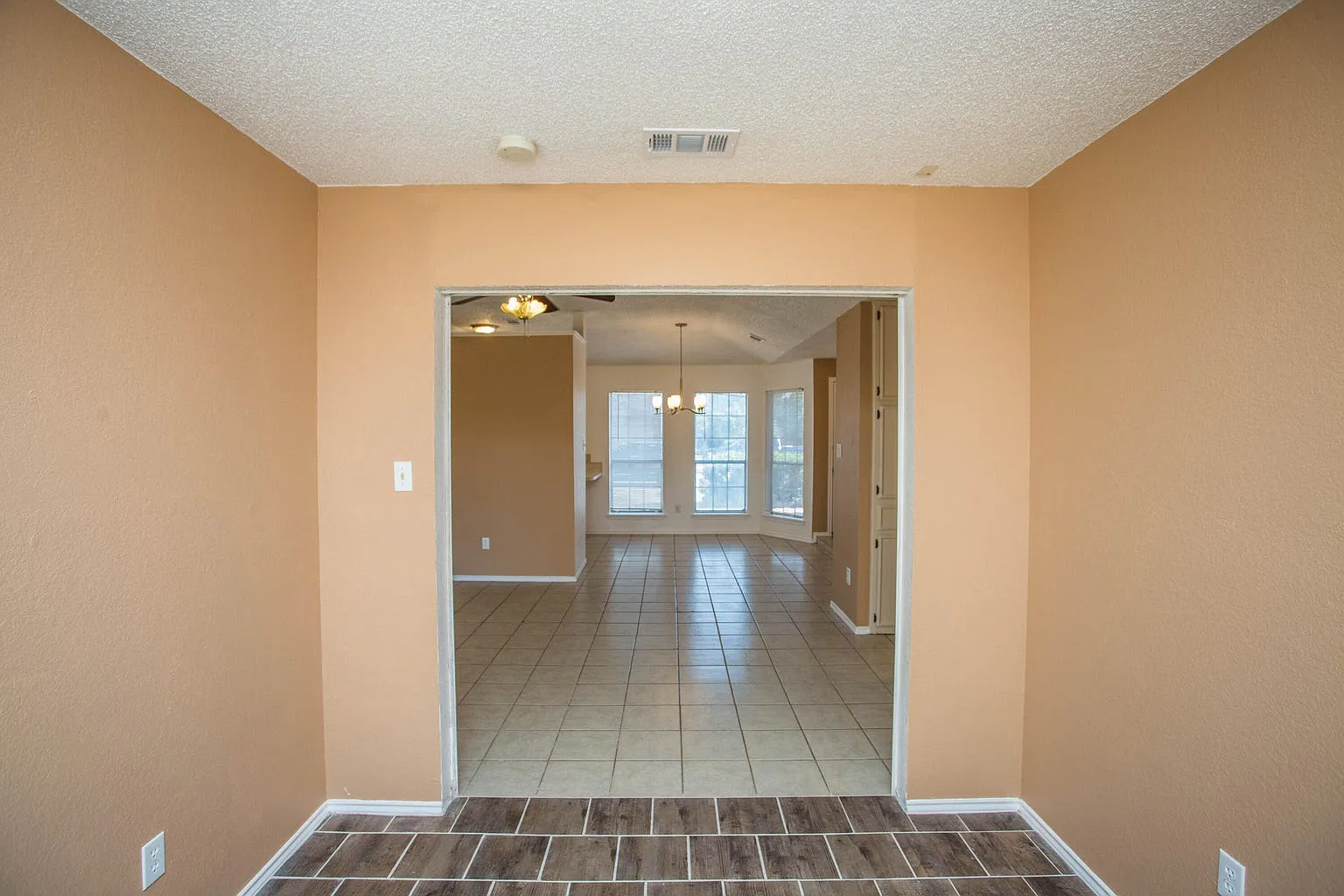 3 bed, 1113 sqft, $1,395 — Photo 3