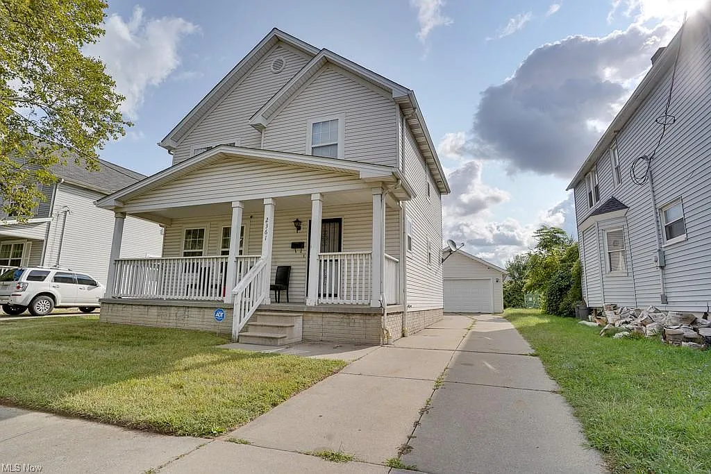 2361 E 59th St photo 1