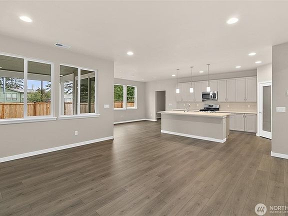 5th image of 16209 8th Ave E
