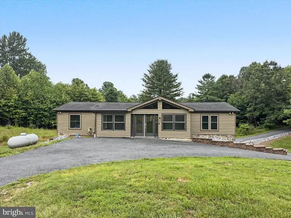 2320 Fishing Creek Valley Rd, Harrisburg, PA 17112
