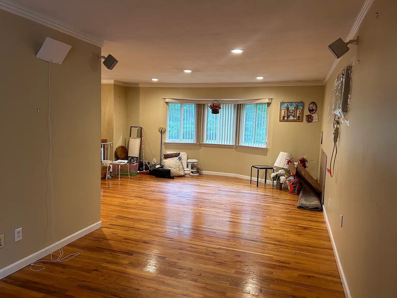 4 bed, 1.5 bath, $3,250 — Photo 3