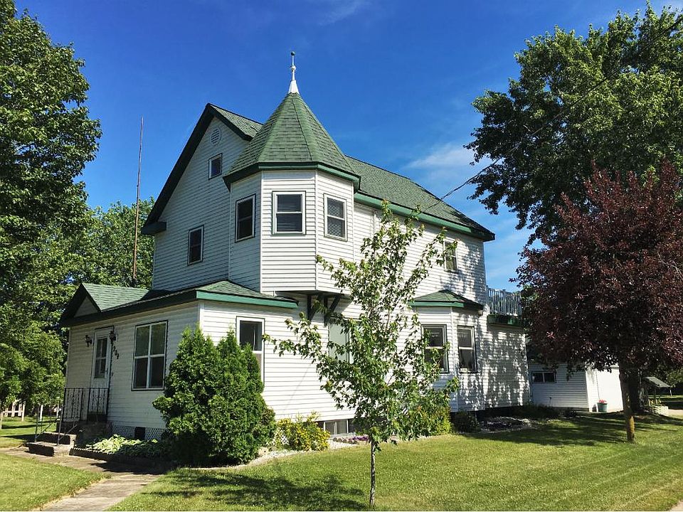 1st image of 209 1st St NE