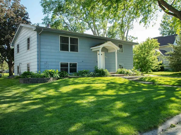 1923 4th Ave NW, Waverly, IA 50677