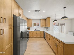 8915 W VALE Drive, Phoenix, AZ 85037