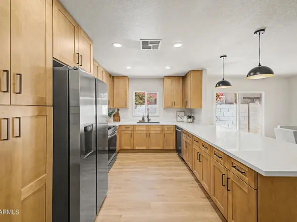 8915 W VALE Drive, Phoenix, AZ 85037