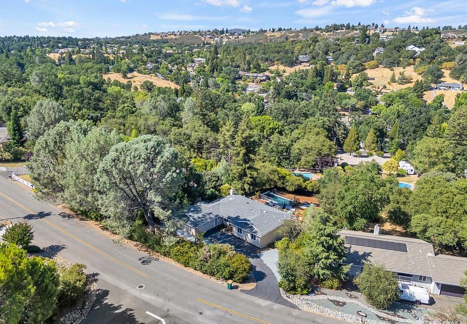 1st image of 2440 Knollwood Dr