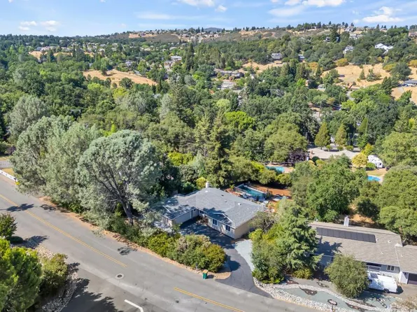 2440 Knollwood Dr, Cameron Park, CA 95682