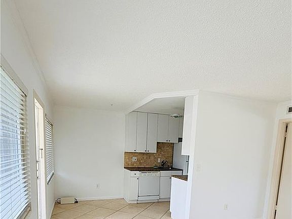 5th image of 3250 10th St N APT B2