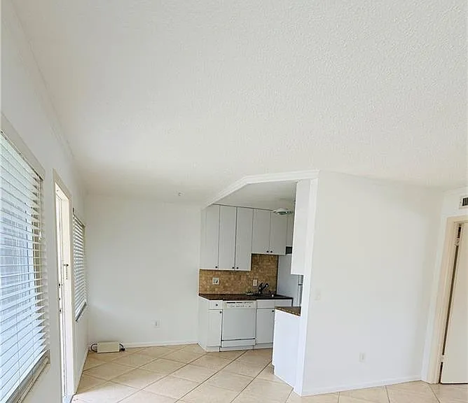 3250 10th St N #B2 — Photo 5