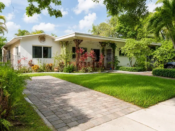 6150 SW 16th Ter, West Miami, FL 33155