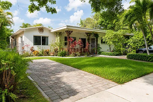 6150 SW 16th Ter Photo 1
