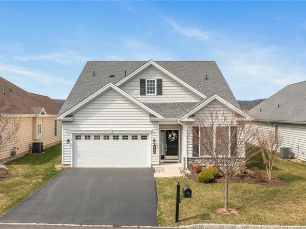4415 Colonial Ln, Center Valley, PA 18034