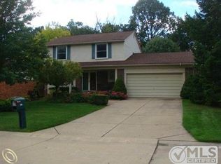 651 Kentucky Dr, Rochester Hills, MI 48307