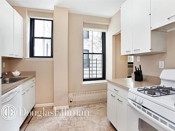 2nd image of 104 W 70th St APT 3C