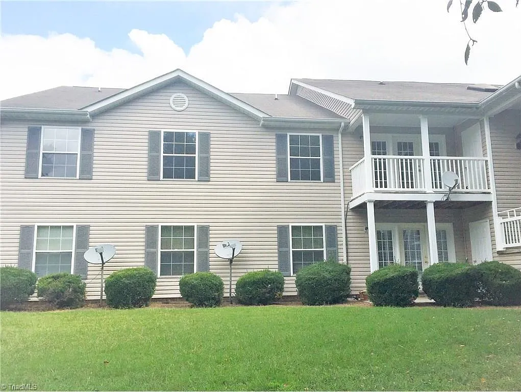 3 bed, 1248 sqft, $1,450 — Photo 1