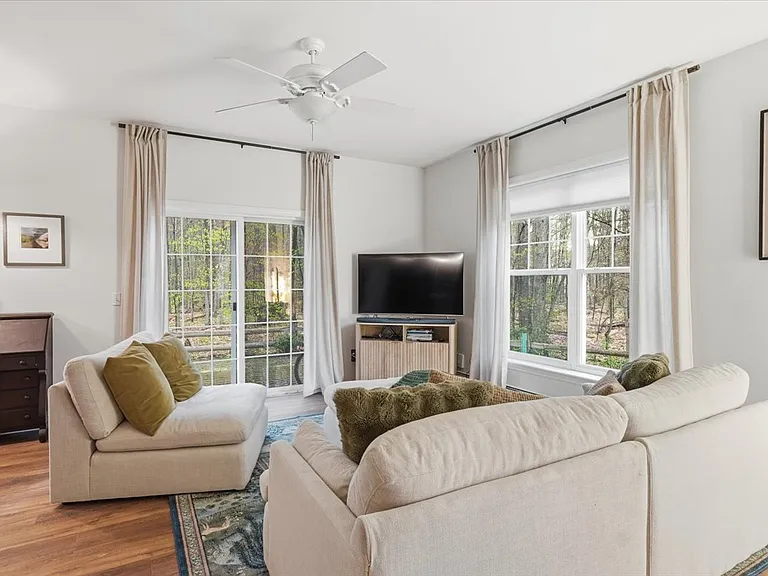 4 Marion Ave #4 — Photo 9