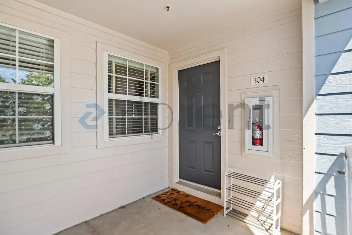 2 bed, 1100 sqft, $4,250 — Photo 3