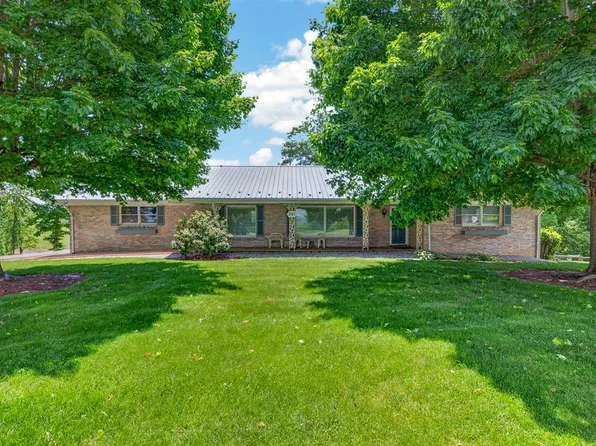 301 Mountain View Ave, Rural Retreat, VA 24368