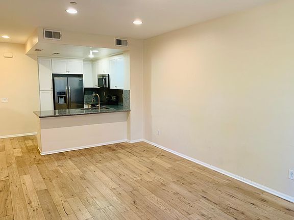 2nd image of 433 S Glendora Ave